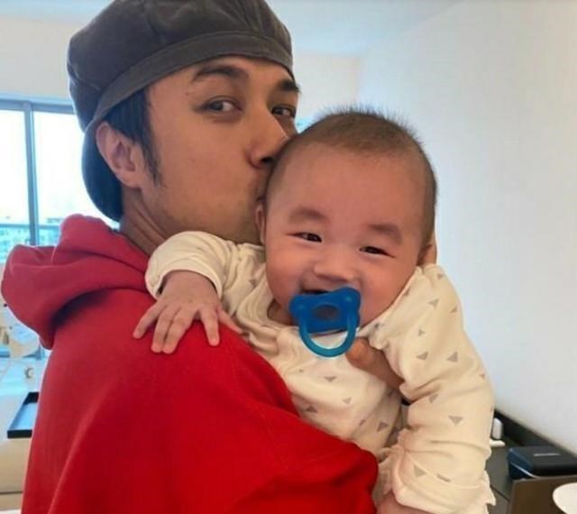 张翰|黄晓明baby一家三口罕见合体卖萌!全员漫画脸,真不愧是颜霸家族