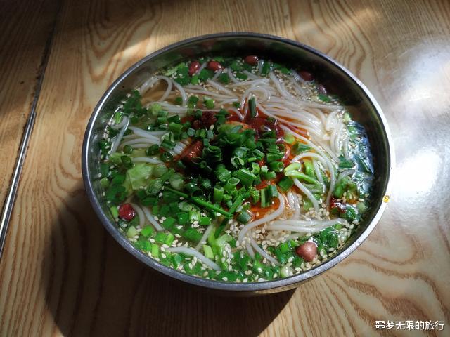 『牛背梁』云南昆明有个大杂烩市场，汇集了海量特色美食，本地人游客都爱去