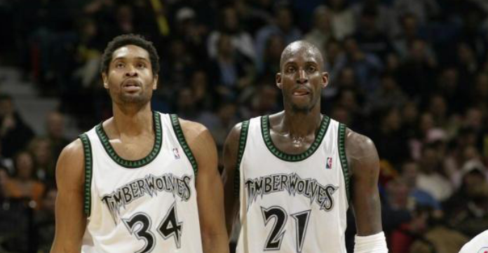 『蒂姆·邓肯』97年状元是邓肯，02年状元是姚明，中间4年的状元，怎么少有人提起呢