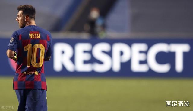 梅西|梅西心碎1幕：欧冠2比6后遭围抢，丢球后原地散步，目睹3队友被耍