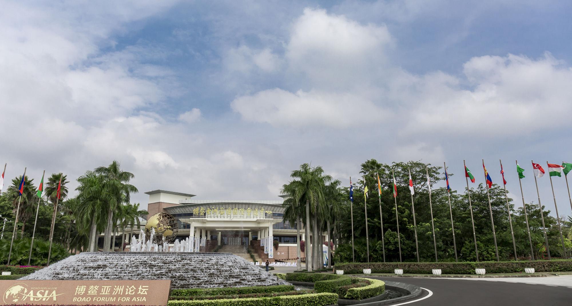 三亚▲曾经辉煌的海南亚洲论坛会址，如今却没有游客来，可惜了机场高铁