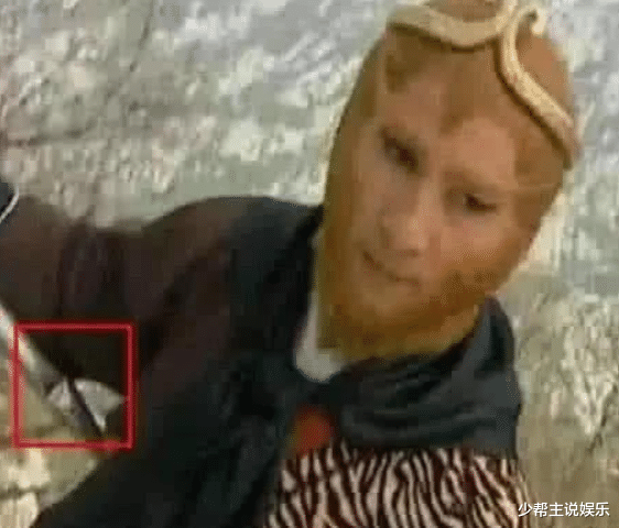 『穿帮镜头』“笑到抽筋”穿帮镜头，玩具马我忍了，张蓝心这是要干什么？