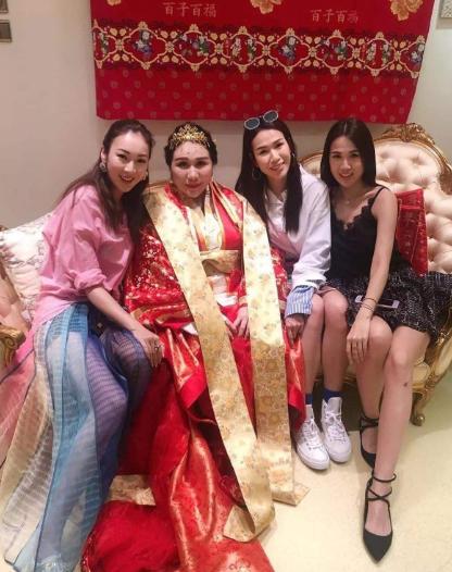 |何超盈晒出澳门的豪宅，家具是从欧洲进口的，如今过着皇室般生活