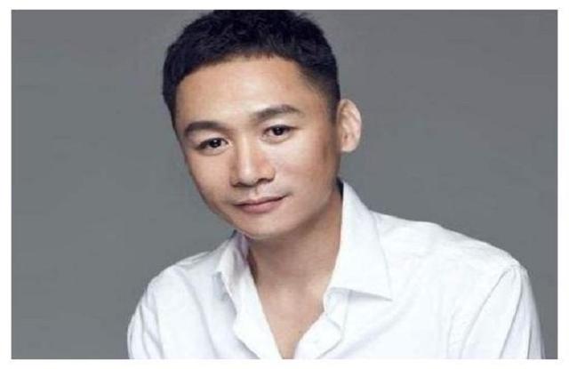 【】46岁的高虎拍戏撞死灯光师，装修电死工人，刚出狱又进去