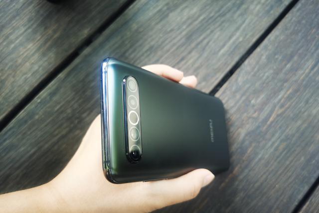 魅族17|魅族17上手评测：高端规格，中端价格和引人注目的平衡镜头设计