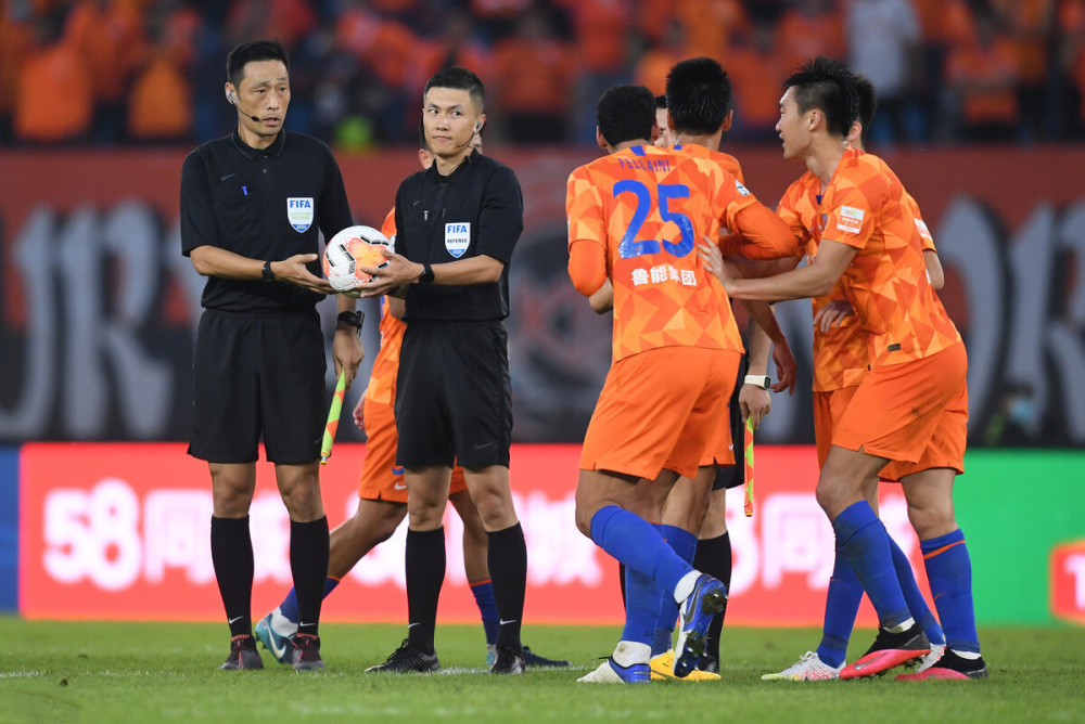 中国足协|各打五十大板？鲁能国安或均遭处罚，足协重申裁判应坚守工作底线！