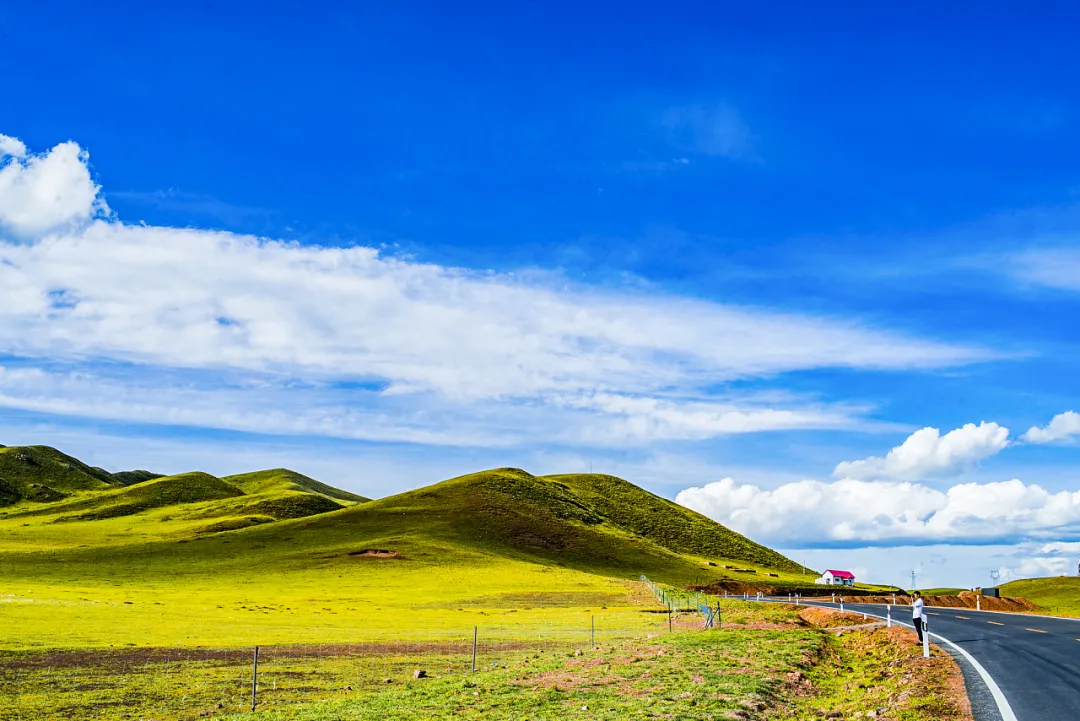 66号公路▲中国的66号公路！这条藏在川西的草原天路，每一帧都是流动的大片|思鹿旅行推荐
