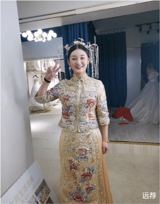 朱之文|大衣哥爆肥女儿被嫌弃？被曝不准参加哥哥婚礼！一人独坐狂吃零食