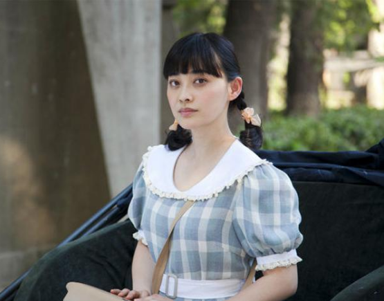 春晚|朱时茂26年前的春晚，有谁注意他身旁的女孩，如今火得一塌糊涂