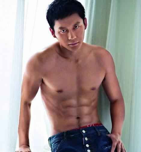 【腹肌锻炼】腹肌练了那么久，可还是练不出满意效果，你需要这几条训练原则！