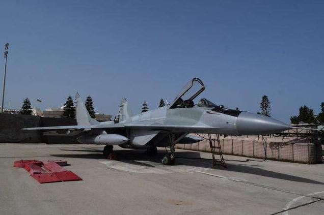 俄雇傭兵的一架米格-29在利比亞被擊落，飛行員跳傘後被武直救走-圖5