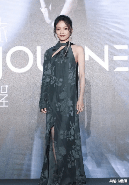 戚薇■气质美女戚薇，知性优雅，美丽大方，气质出众的她有一种冷艳的美丽！