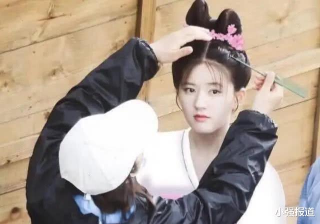 迪丽热巴▲《幸福触手可及》还在热播,热巴又官宣一部新剧,女二是霸屏的她