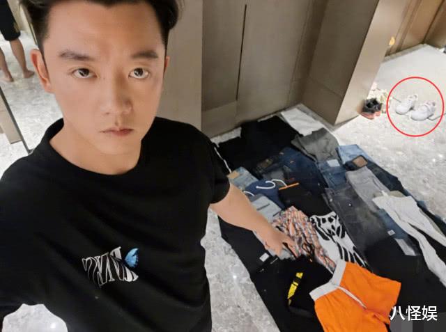 郑恺|郑恺发文赔郭麒麟裤子不忘与苗苗秀恩爱，晒她鞋子宣告女主人地位