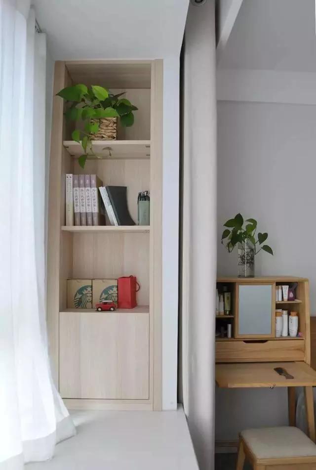 |头一次看到卧室飘窗这样装,太美观实用了,相当于多了间房