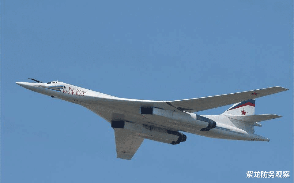 轰炸机|就是冲俄罗斯来的，6架核轰炸机飞越洲际，所有人都关注普京态度