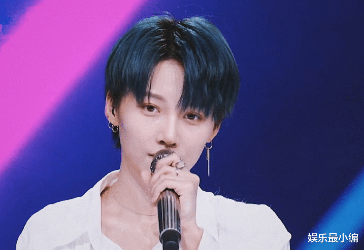 『短发』刘雨昕长发照被疯传,本以为短发最适合她,谁曾想长发才是颜值巅峰