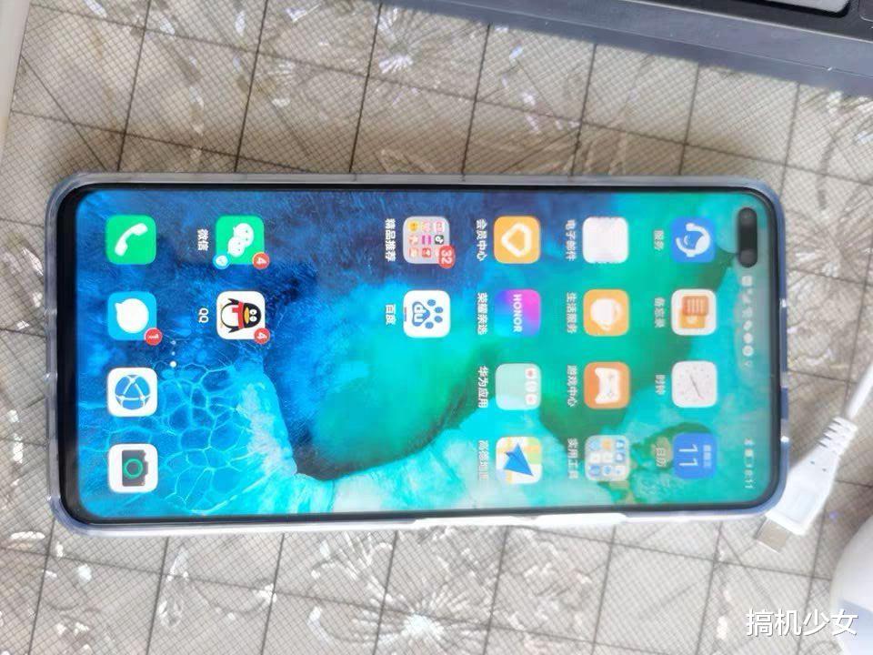 『华为荣耀』华为再次发力,麒麟990+大电池+40W快充,5G双模手机跌至2899元