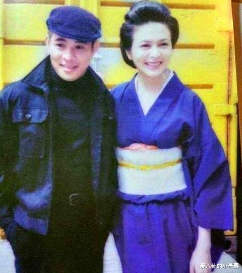 李连杰|李连杰关之琳当年这一吻，让利智赌气离家出走，此后李连杰老实听话了30年