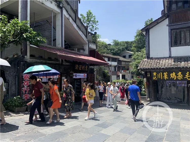 重庆晚报|直击洪峰过境，重庆朝天门码头被淹没