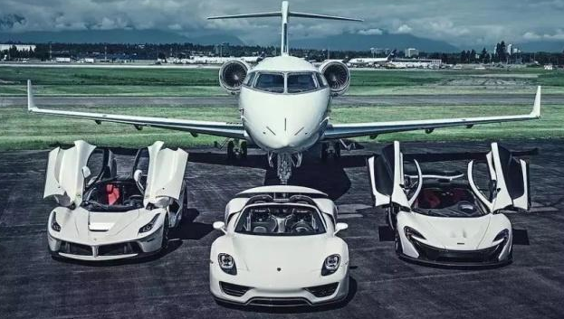 王思聪|千万豪车说扔就扔,大手一挥99亿转账,富二代中王思聪只算小弟