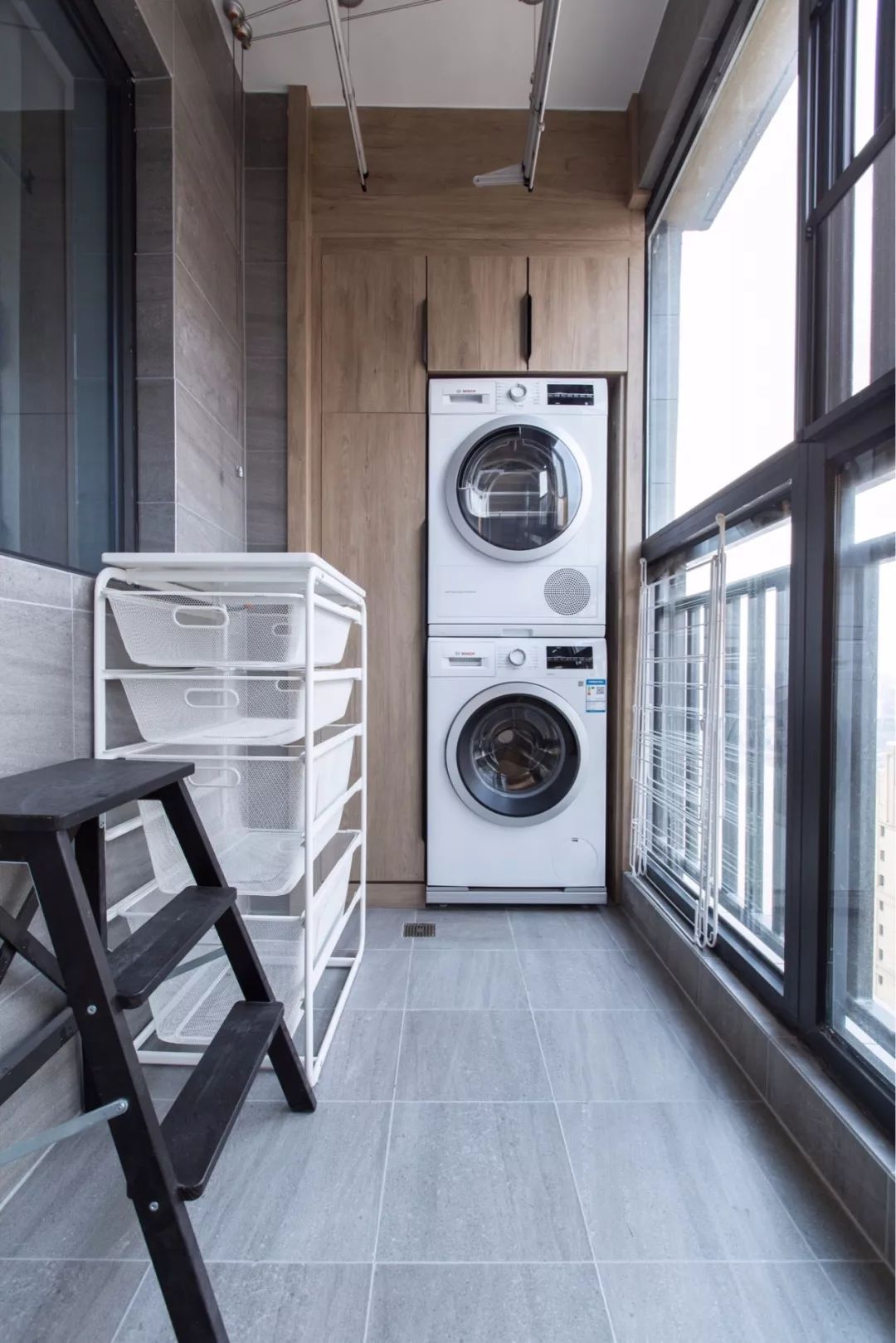 没阳台的衣服怎么晒？洗衣机+烘干机，方便又舒适！