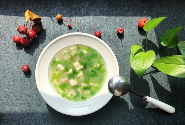 [长寿]吃钙片不如喝此汤，这种食材是“天然钙库”，闺女身高长到175