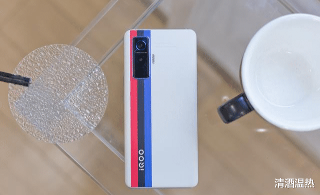 iqoo|推荐一款重度游戏用户手机，充电快性能好。