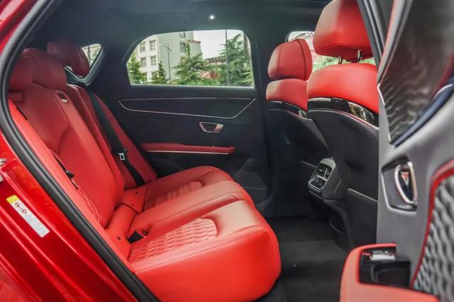 比亚迪汉|3.9秒破百!比亚迪汉不仅仅是堆料那么简单,细节太讲究,极精致