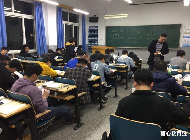 考试|为什么大一新生要上晚自习，大二却不用，学姐：其实是为了这些