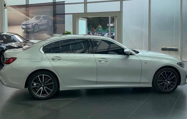 宝马320|纠结！宝马320和奥迪A4L价格相仿，到底应该买谁呢？