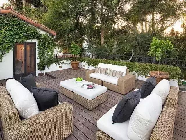 购房置业：好美的阳台和庭院，难得一见，买房就要这样装！