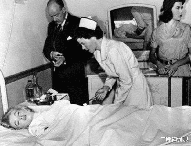 约翰·肯尼迪|梦露罕见老照片：图4私会肯尼迪被拍，图5被送往太平间！