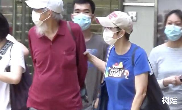 陈法蓉|陈法蓉尽孝心陪85岁父亲看病诊全程守候,不婚不嫁与父亲相依为命