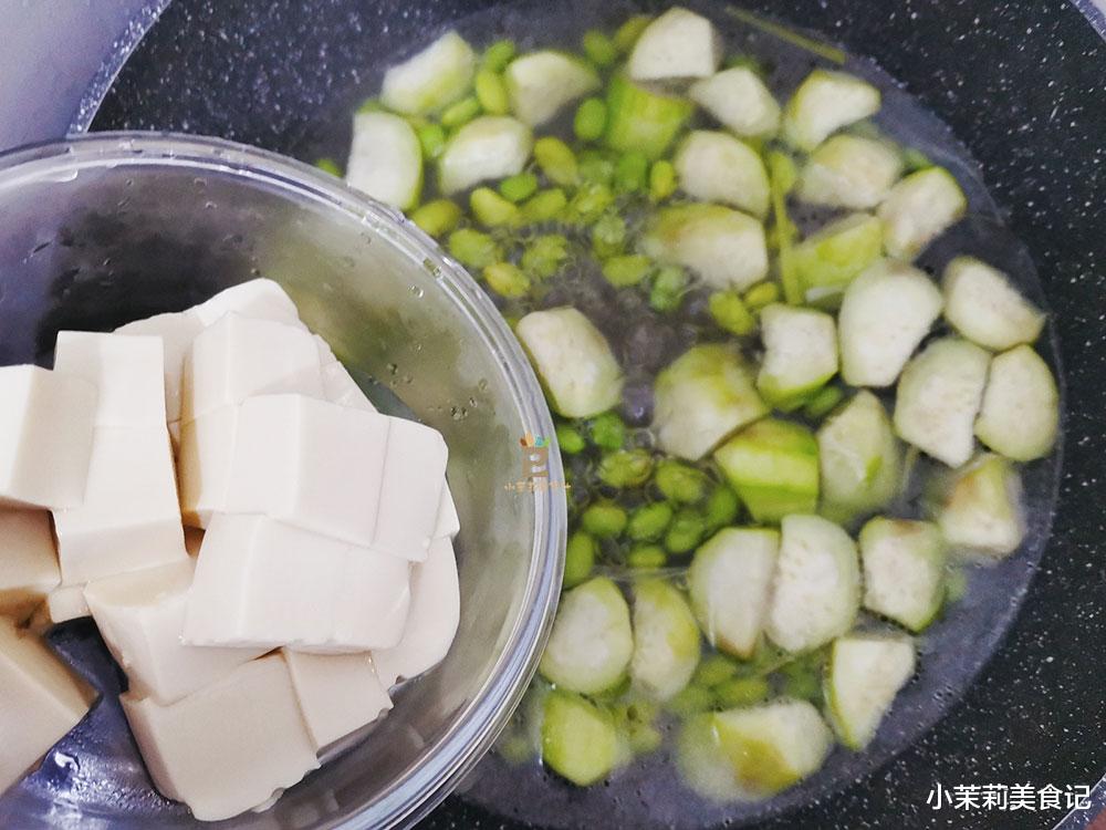 丝瓜|立秋前，这菜抓紧吃，与豆腐巧搭配，清甜消暑，胜过喝骨头汤