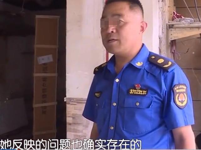 『』女子买房未入住，突然发现卧室变人行道，邻居私自改装影响生活！