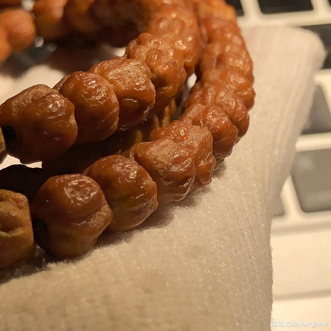 『』盘玩百香籽容易裂吗？到底应该如何盘玩百香籽？