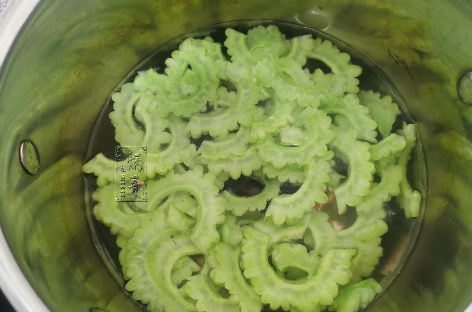 苦瓜|三伏天，大鱼大肉不如他它，清脆爽口营养高，好吃不上火，气色好