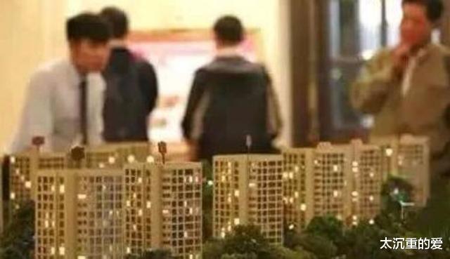 买房我回娘家借钱，妈偷偷给我一袋烂棉花，回家打开后我哭了