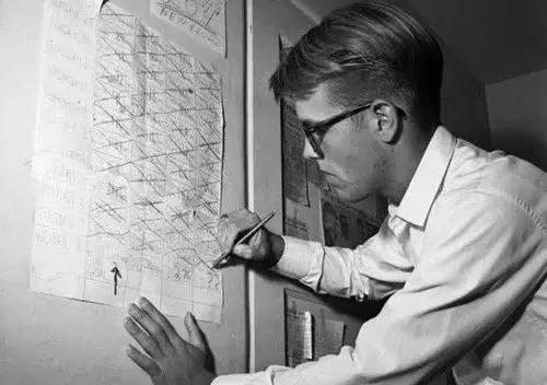 [睡眠]人可以坚持多久不睡觉？男子硬撑了264小时，后来他睡了多久？