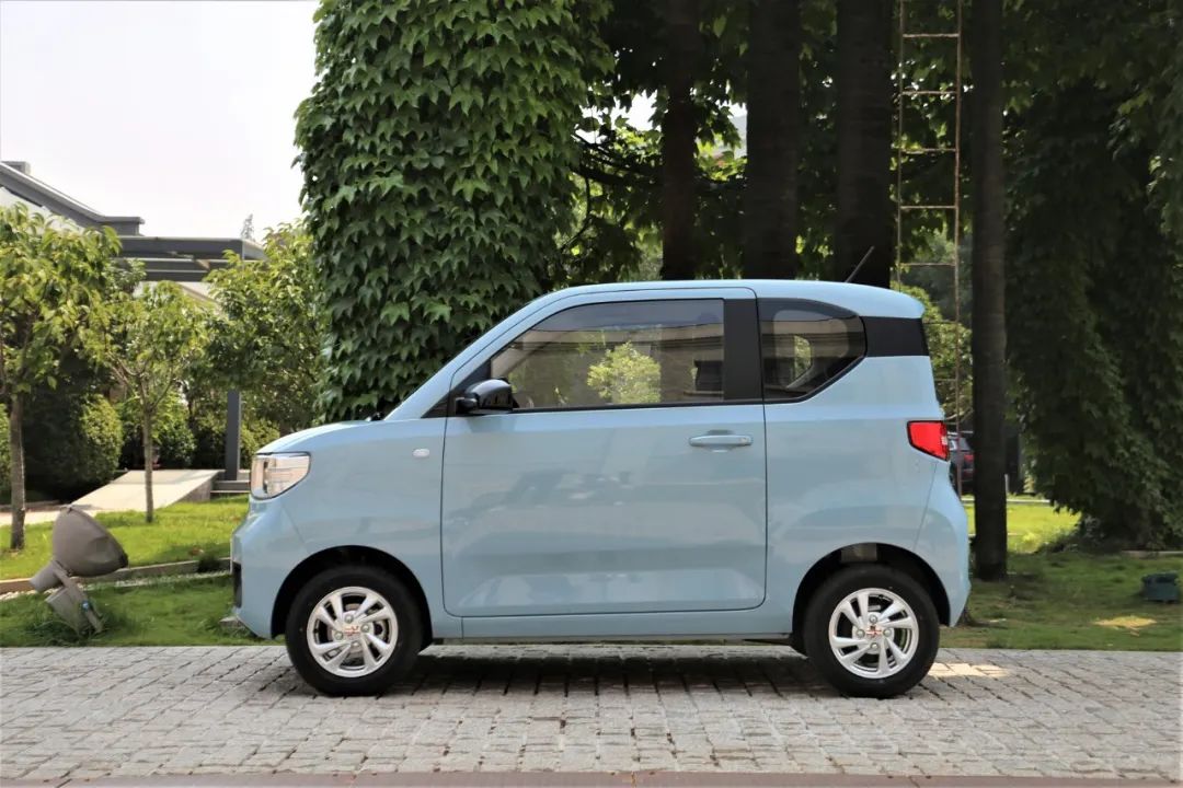 五菱宏光|预售1周订单破万!这台起售价不到3万的国民神车,原来真的很好开