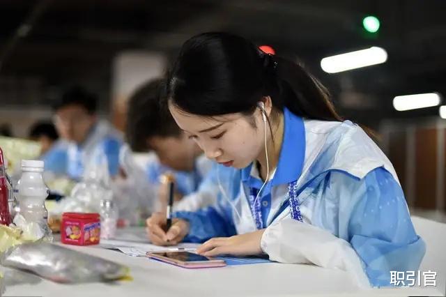 高校|今年高校分数线上涨,有这3点原因,网友:考生都不容易呀!