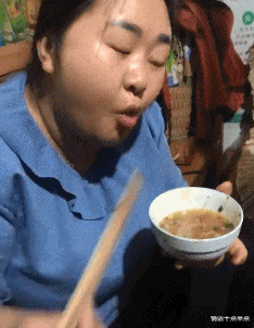 |八月十五单位午餐免费，食堂：可算逮到不要钱的饭，真是往死里吃