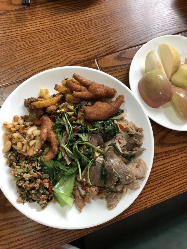 云南|公务员午餐吃些啥，看完各地机关食堂，90%的人都酸了