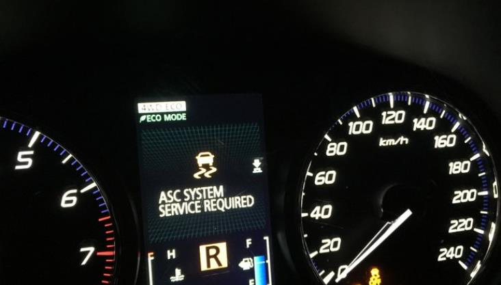 [老司机]“发动机故障灯”亮了需要停车吗？老司机：听好了，这你得搞懂