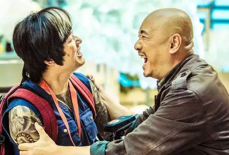 拿着高片酬"演一部黄一部"?四到处托关系讨要角色,网友:吃相太难看!