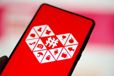 电子商务|马化腾扶不起的两大电商，一个烧光50亿离场，另一个被拼多多反超