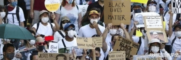 『日本』大量黑人抗议日本女孩都不肯和黑人联婚，日本女孩：宁愿单身！