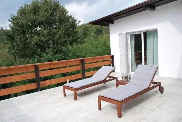 「」外国人很费解：为何中国家家户户都封阳台？还晾衣服？我们从来都不封