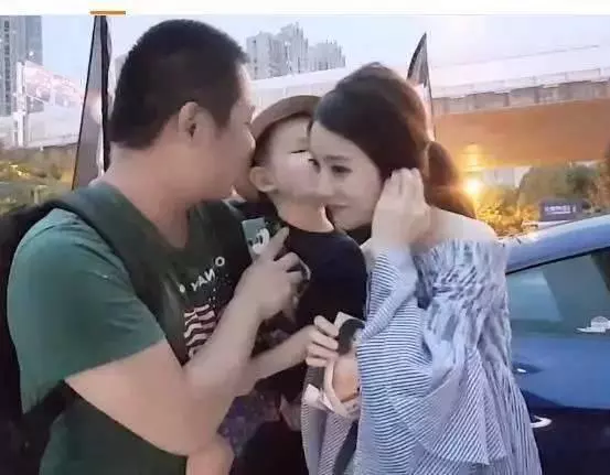 #冯提莫#给冯提莫刷礼物的“土豪”都是哪些人? 这些人其实才是冯提莫的金主